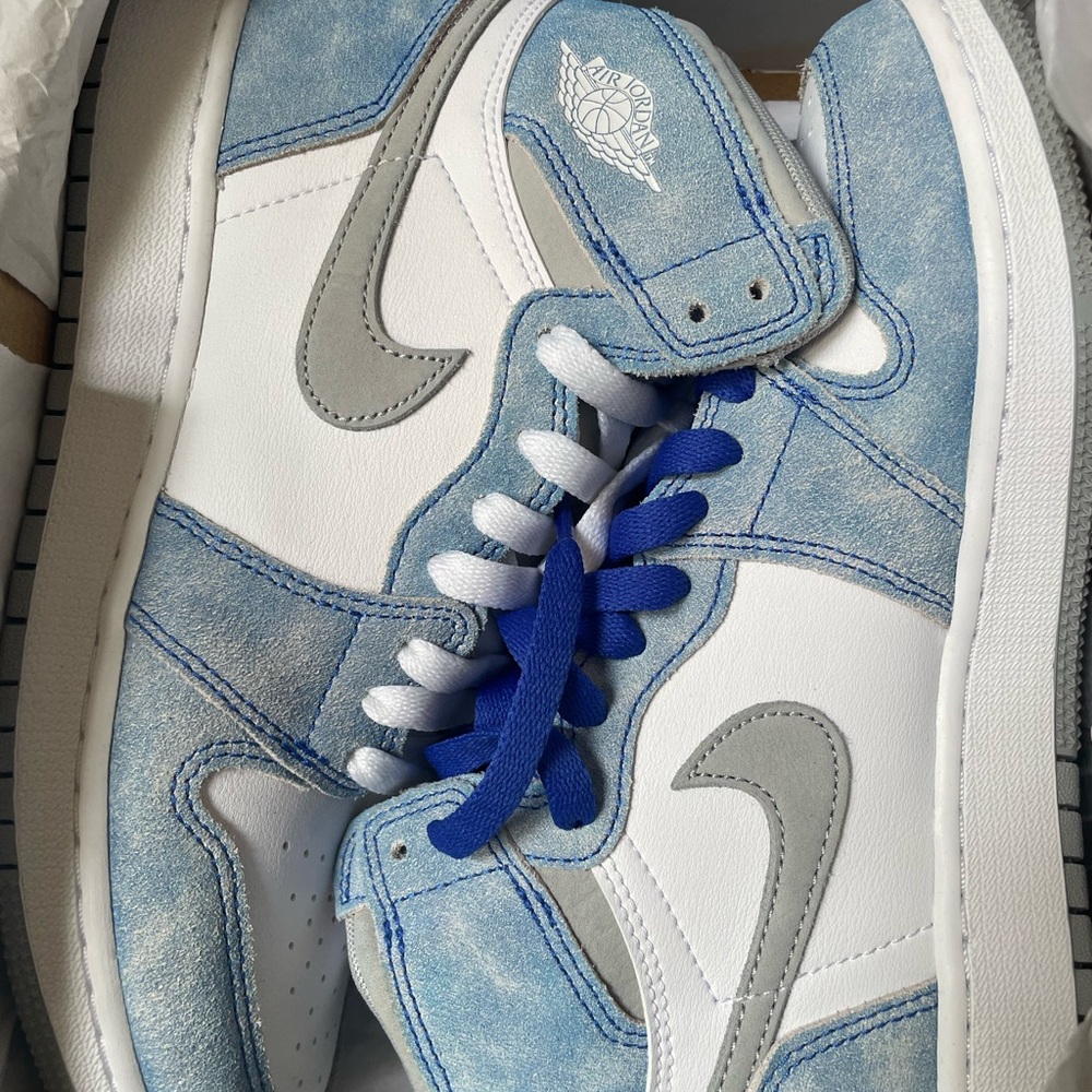 Hyper Royal Jordan Retro 1